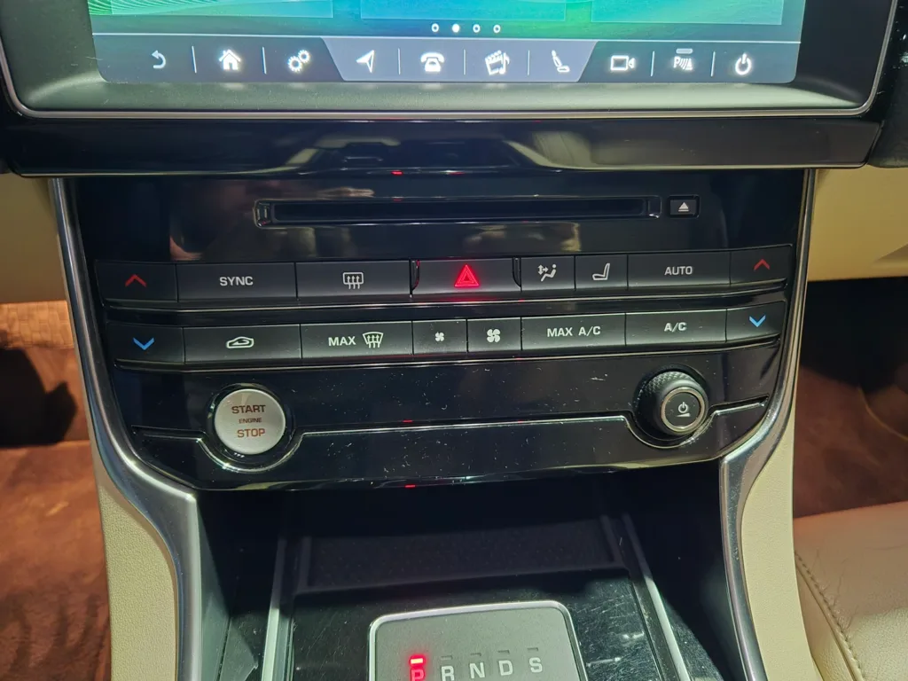 Jaguar XE 20d Prestige AWD