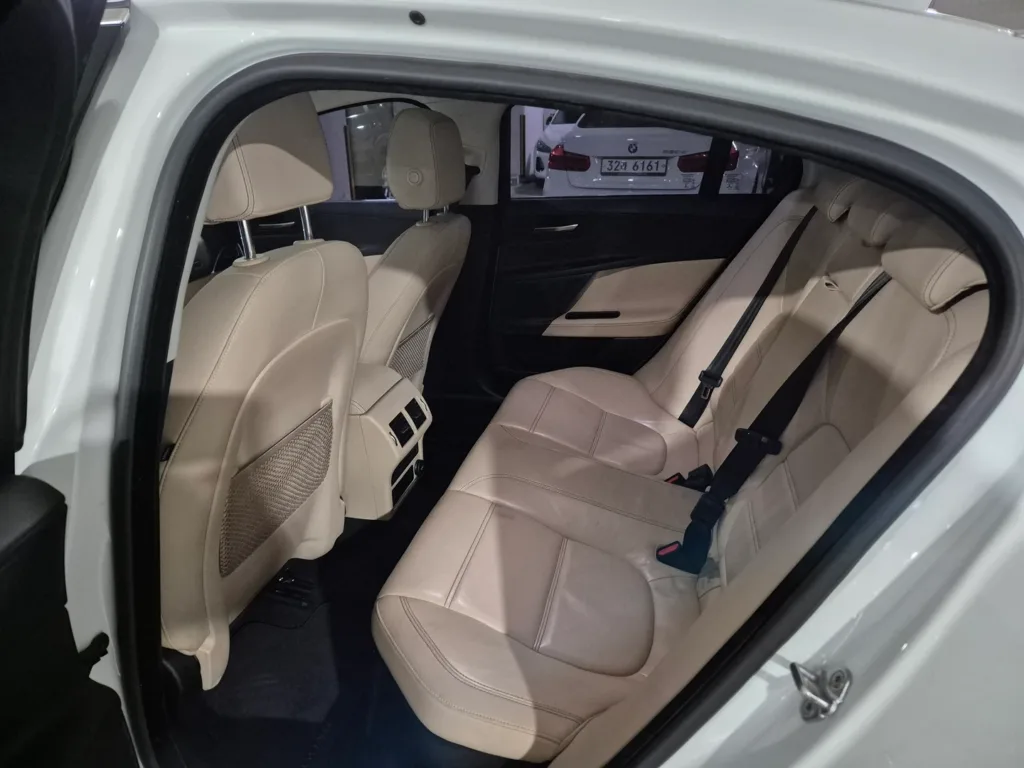 Jaguar XE 20d Prestige AWD