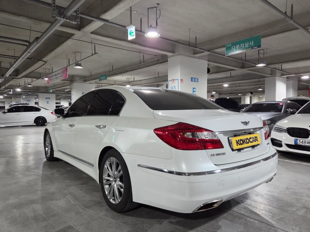 Hyundai Genesis BH330 Luxury Base Trim