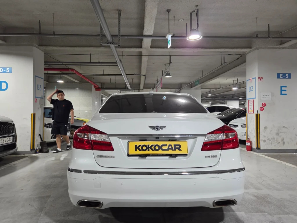 Hyundai Genesis BH330 Luxury Base Trim