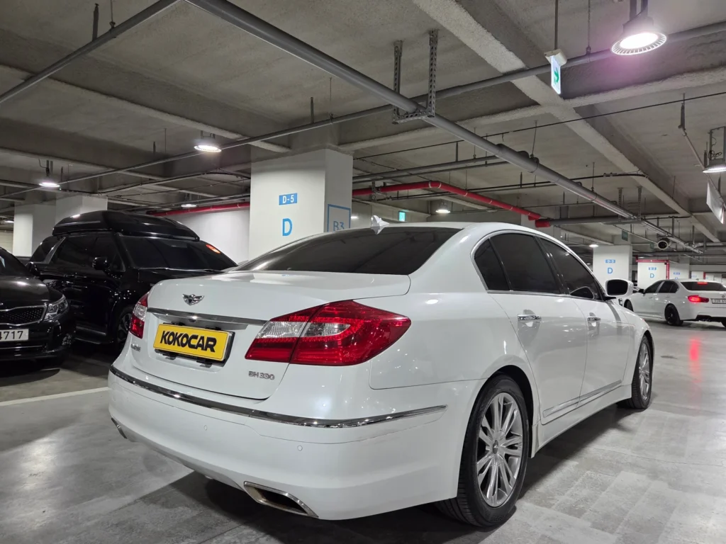 Hyundai Genesis BH330 Luxury Base Trim