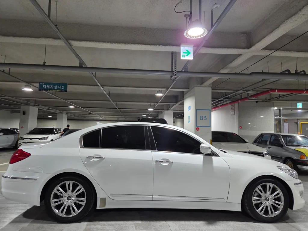 Hyundai Genesis BH330 Luxury Base Trim