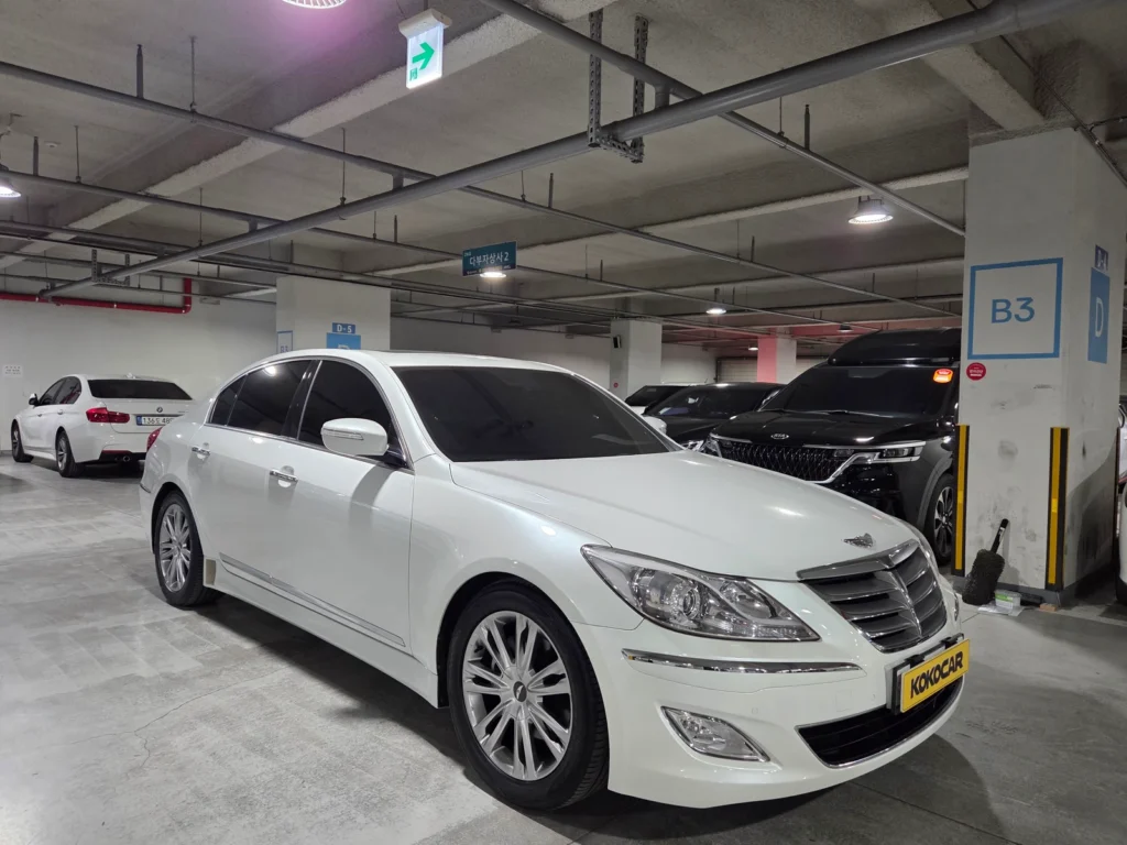Hyundai Genesis BH330 Luxury Base Trim