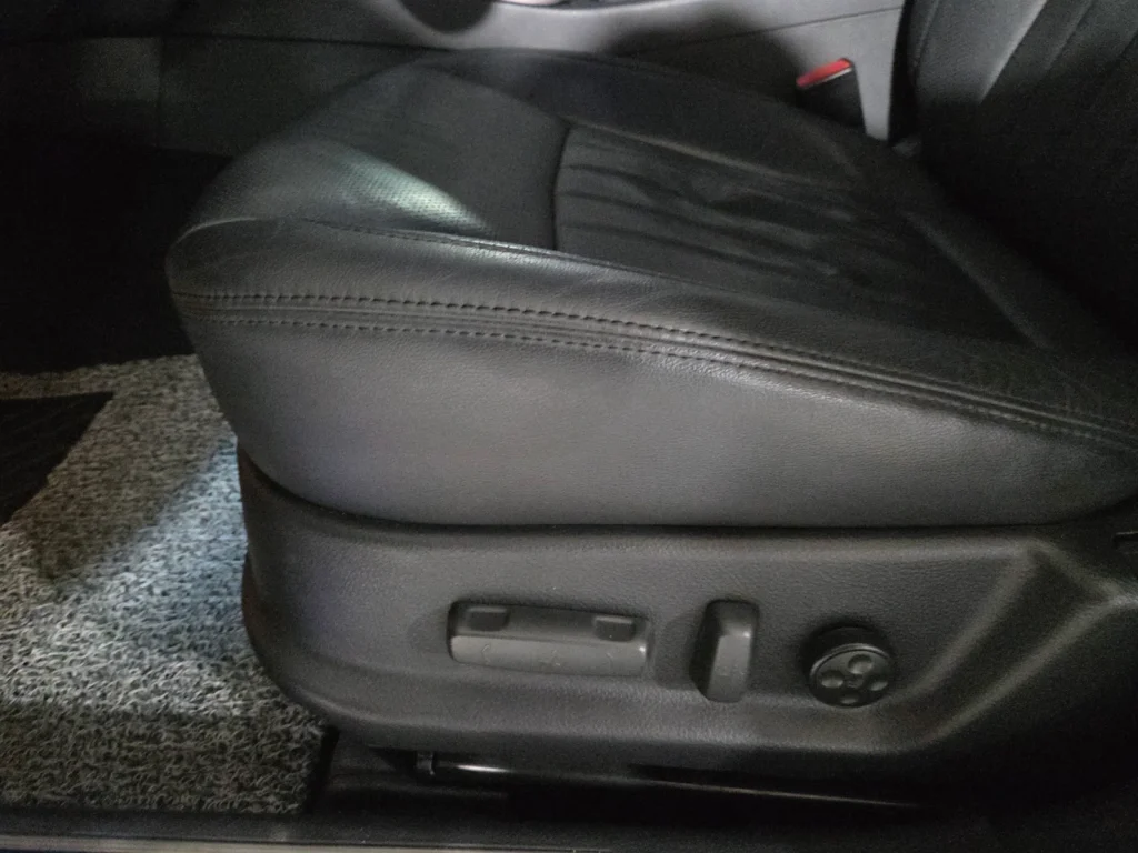 Hyundai Genesis BH330 Luxury Base Trim