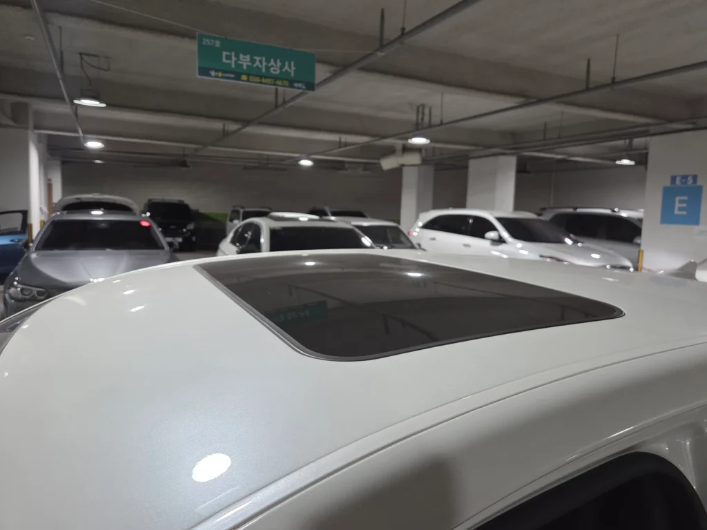 Hyundai Genesis BH330 Luxury Base Trim