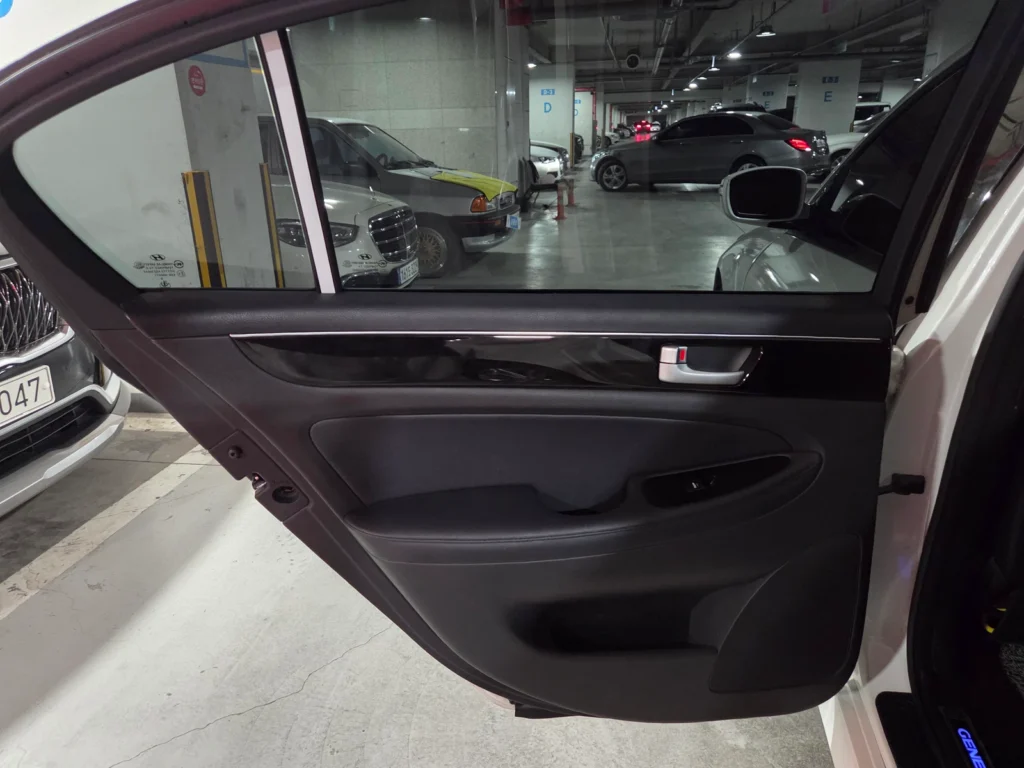 Hyundai Genesis BH330 Luxury Base Trim