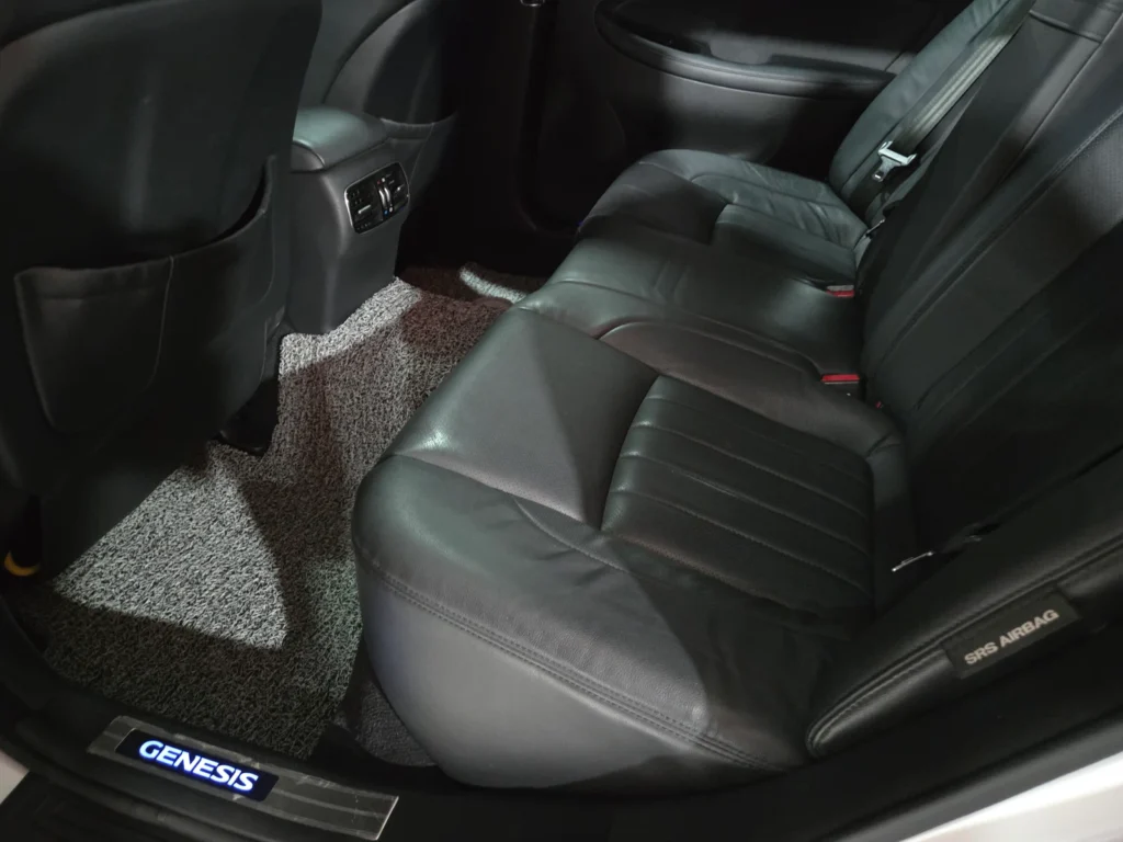 Hyundai Genesis BH330 Luxury Base Trim