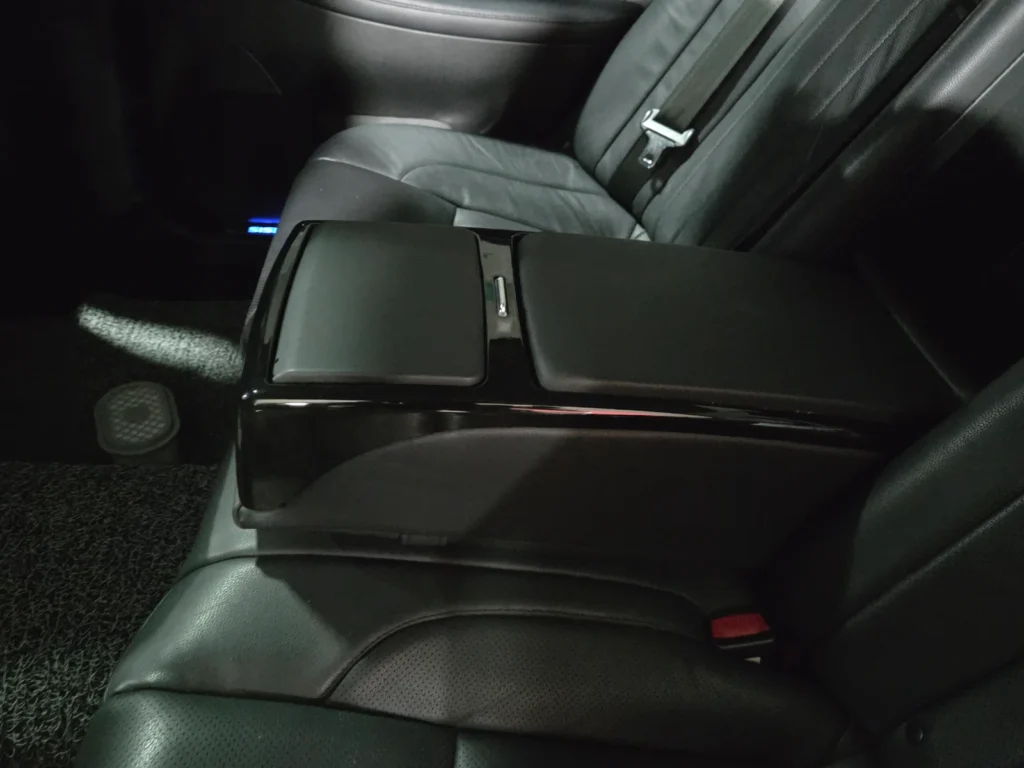 Hyundai Genesis BH330 Luxury Base Trim