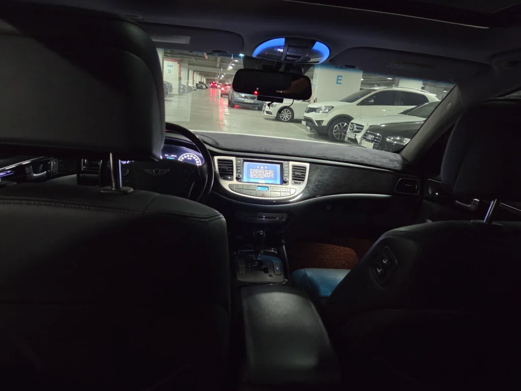 Hyundai Genesis BH330 Luxury Base Trim