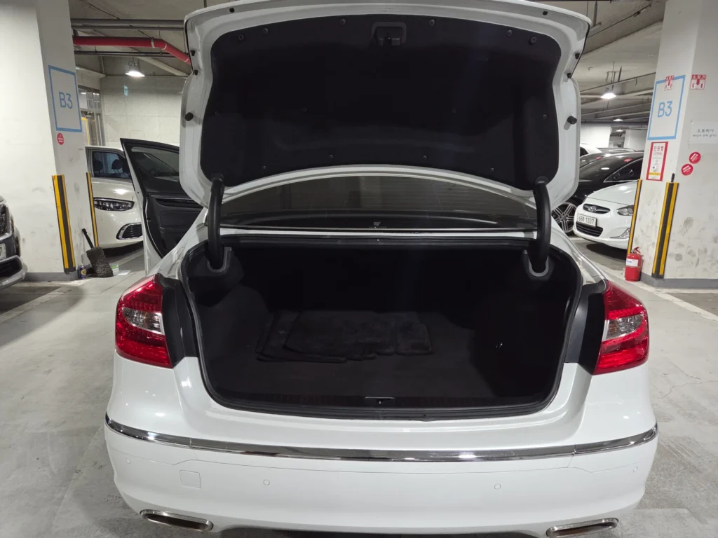 Hyundai Genesis BH330 Luxury Base Trim