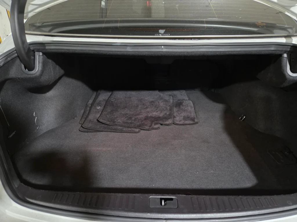 Hyundai Genesis BH330 Luxury Base Trim