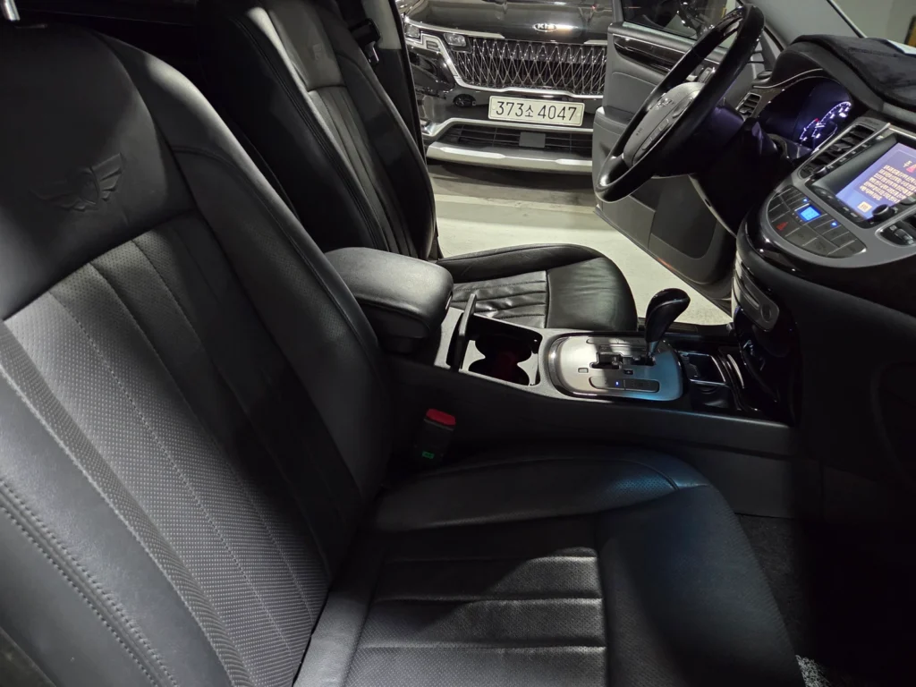 Hyundai Genesis BH330 Luxury Base Trim