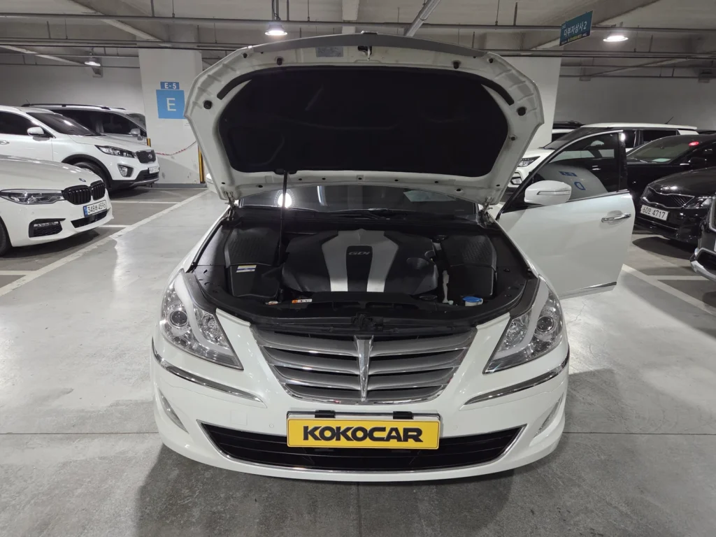 Hyundai Genesis BH330 Luxury Base Trim