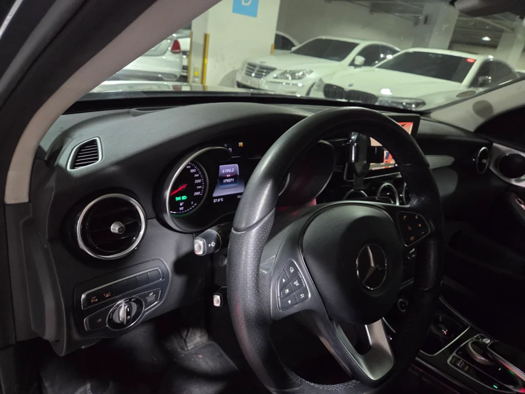 Benz C-Class W205 C220d Avantgarde