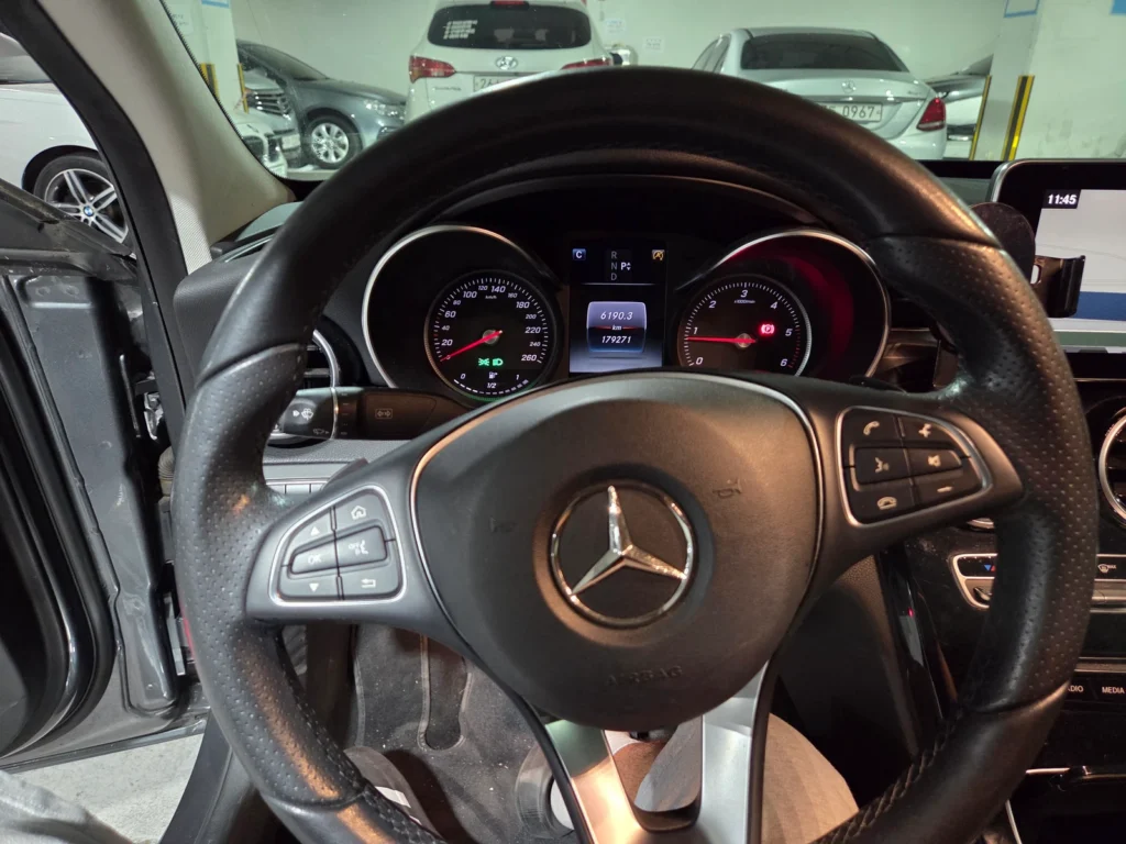 Benz C-Class W205 C220d Avantgarde