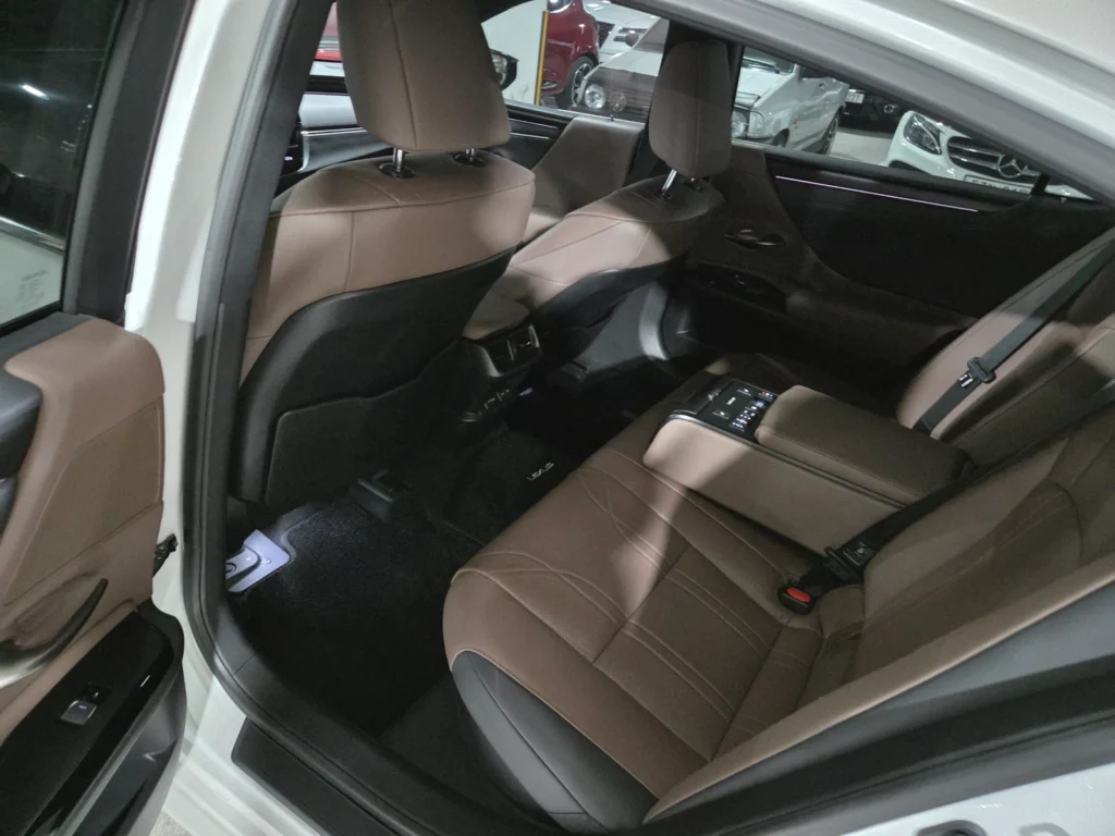 Lexus ES300h 7th generation Luxury Plus