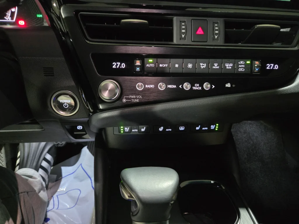 Lexus ES300h 7th generation Luxury Plus