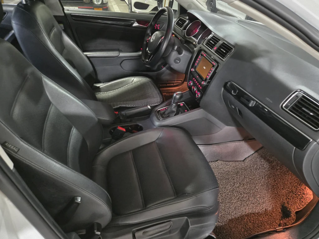 Volkswagen New Jetta 2.0 TDI BlueMotion Premium