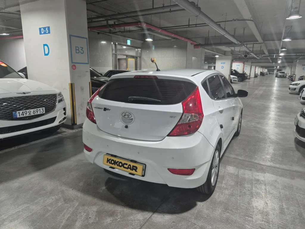 Hyundai Accent (new) Wit Diesel 1.6 VGT Modern