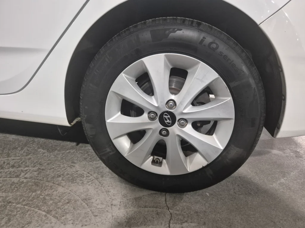 Hyundai Accent (new) Wit Diesel 1.6 VGT Modern