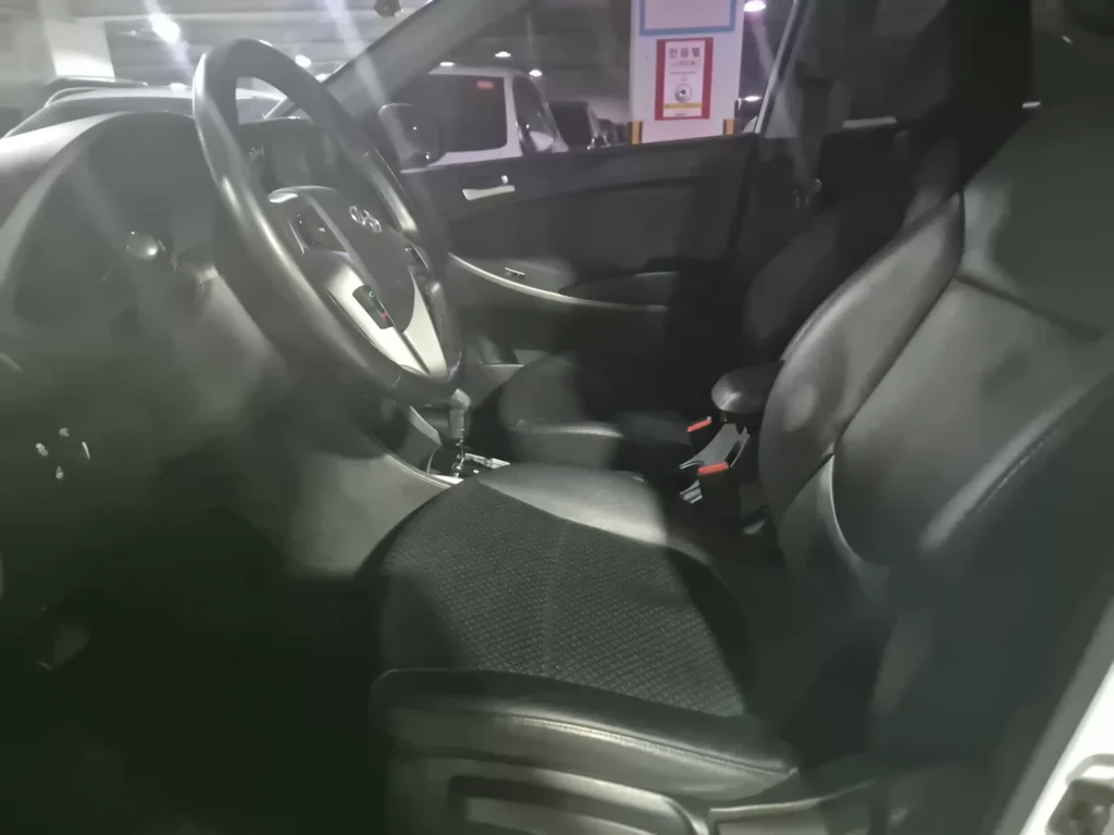 Hyundai Accent (new) Wit Diesel 1.6 VGT Modern