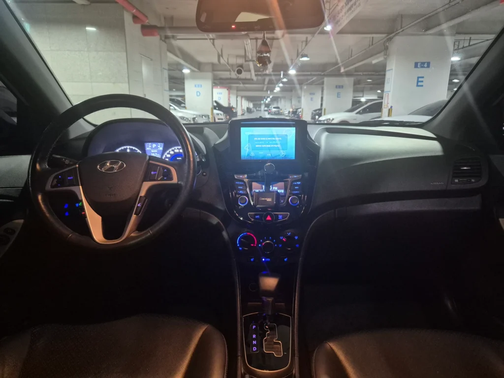 Hyundai Accent (new) Wit Diesel 1.6 VGT Modern