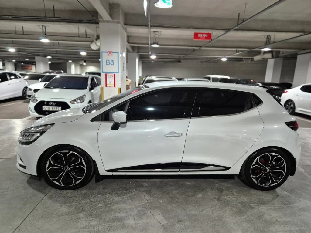 Renault-KoreaSamsung Clio Intens
