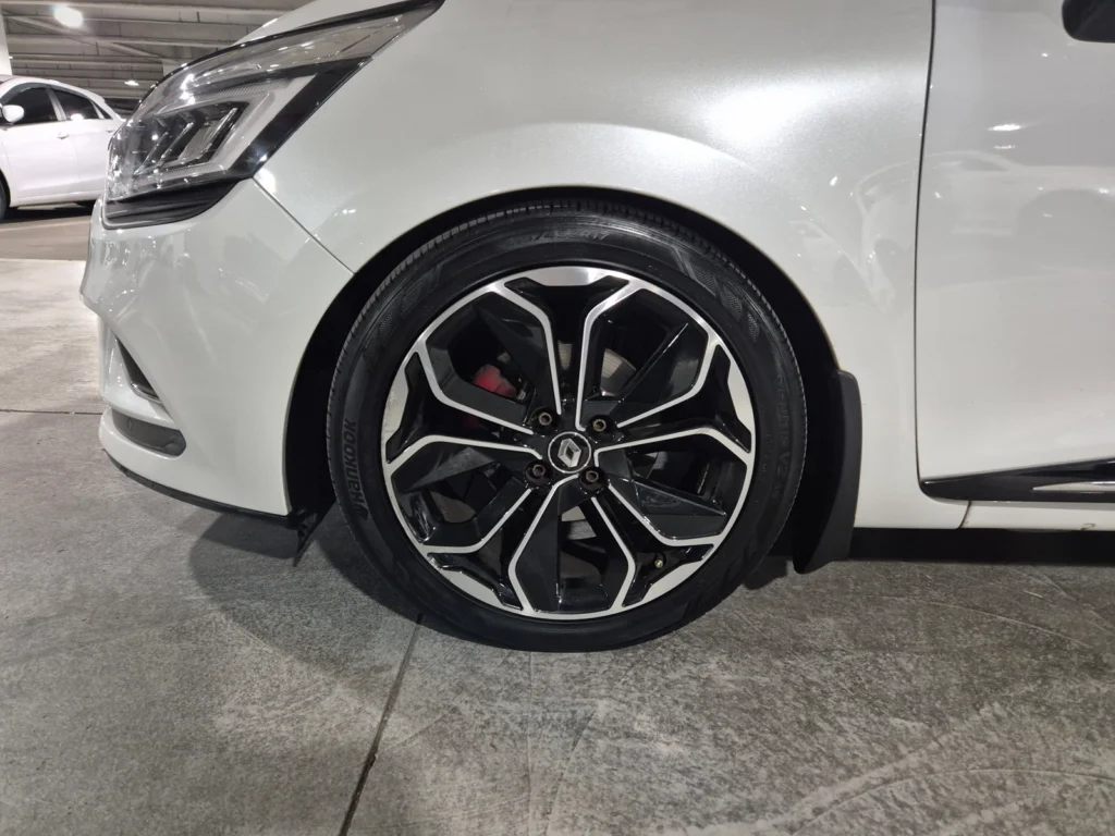 Renault-KoreaSamsung Clio Intens