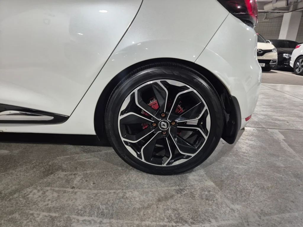 Renault-KoreaSamsung Clio Intens