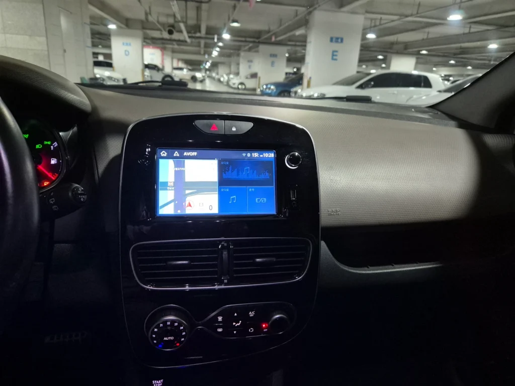 Renault-KoreaSamsung Clio Intens