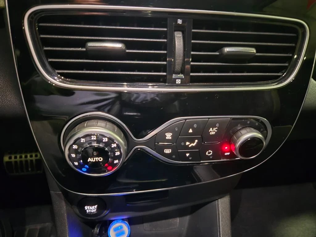 Renault-KoreaSamsung Clio Intens