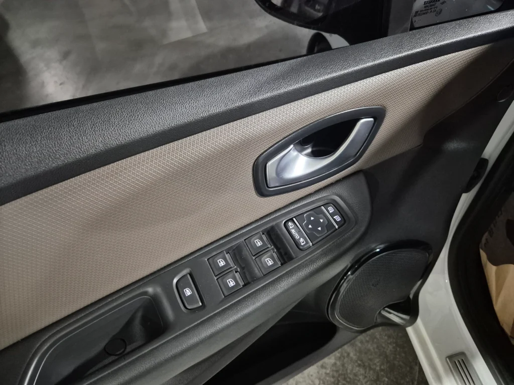 Renault-KoreaSamsung Clio Intens