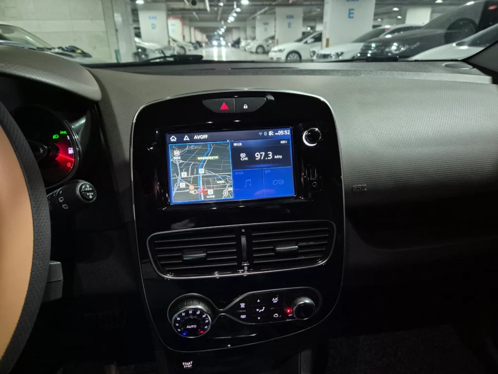 Renault-KoreaSamsung Clio Intens