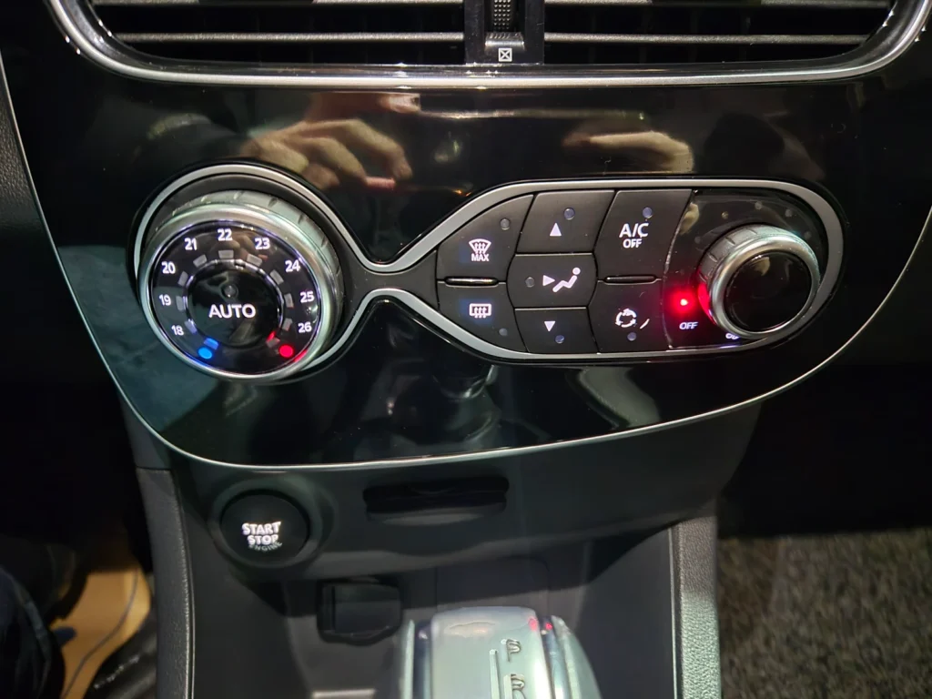 Renault-KoreaSamsung Clio Intens