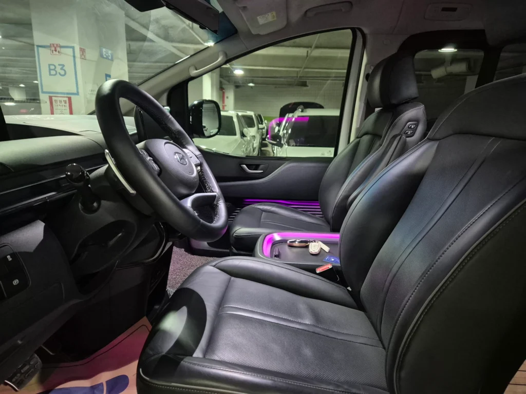 Hyundai Staria 4WD Lounge 9-seater