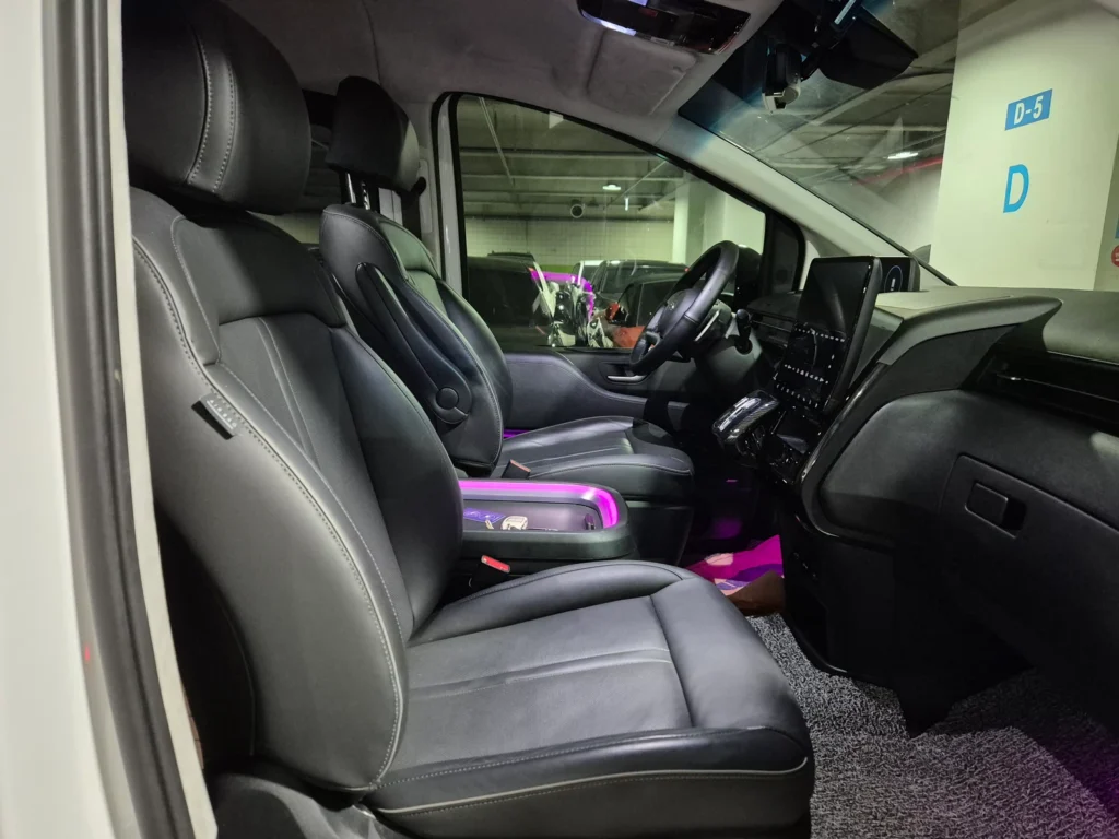 Hyundai Staria 4WD Lounge 9-seater