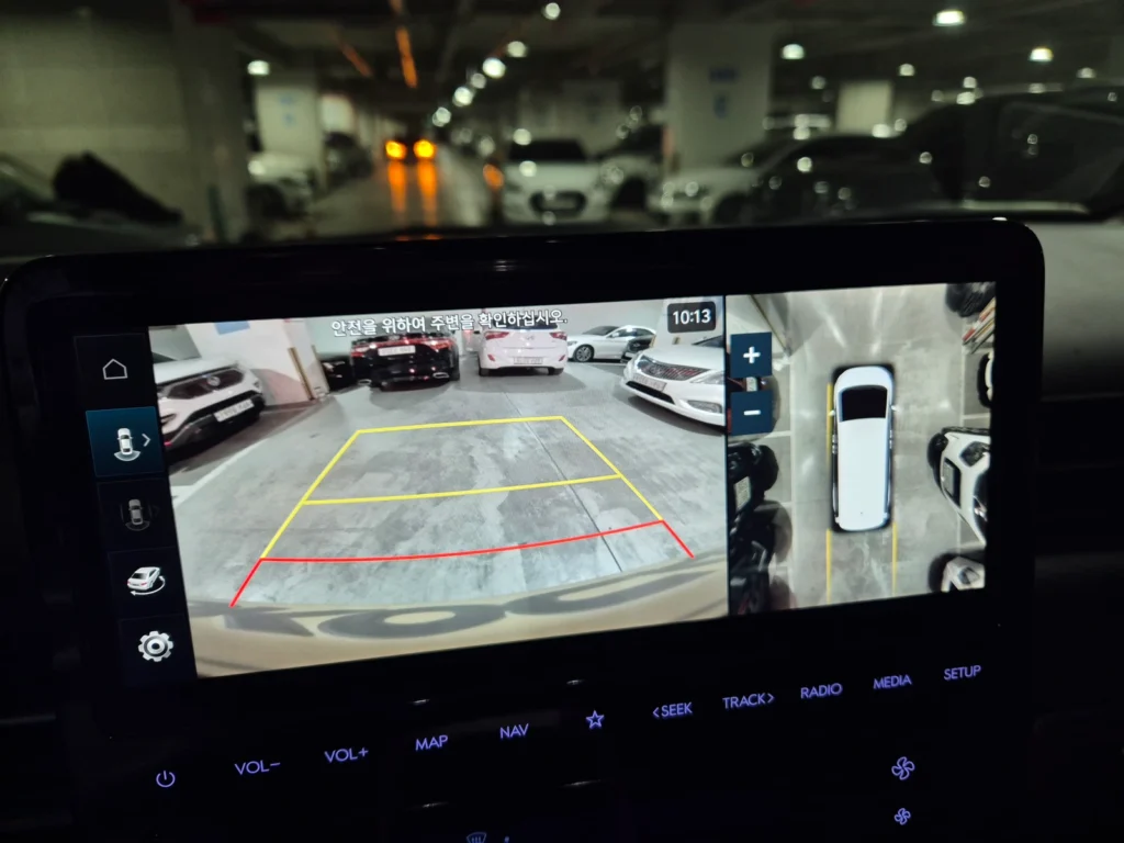 Hyundai Staria 4WD Lounge 9-seater