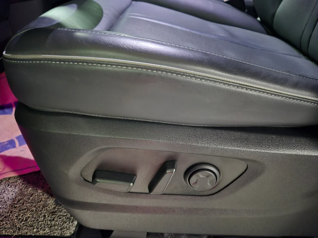 Hyundai Staria 4WD Lounge 9-seater