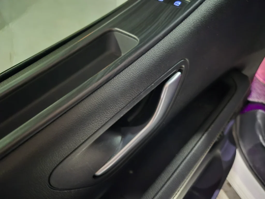 Hyundai Staria 4WD Lounge 9-seater