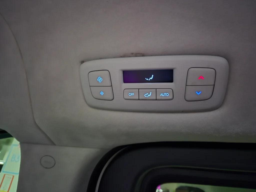 Hyundai Staria 4WD Lounge 9-seater