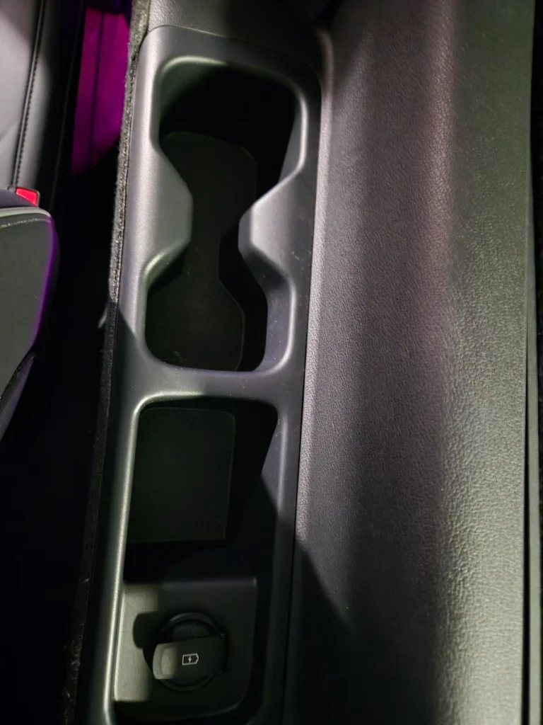 Hyundai Staria 4WD Lounge 9-seater