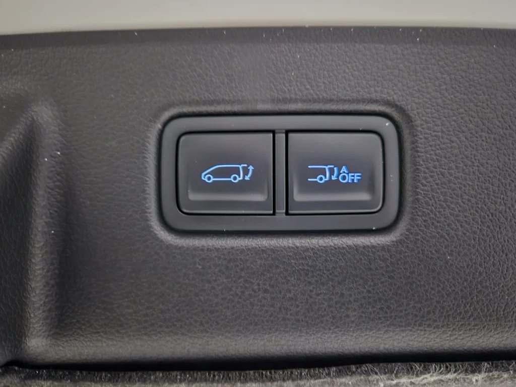 Hyundai Staria 4WD Lounge 9-seater