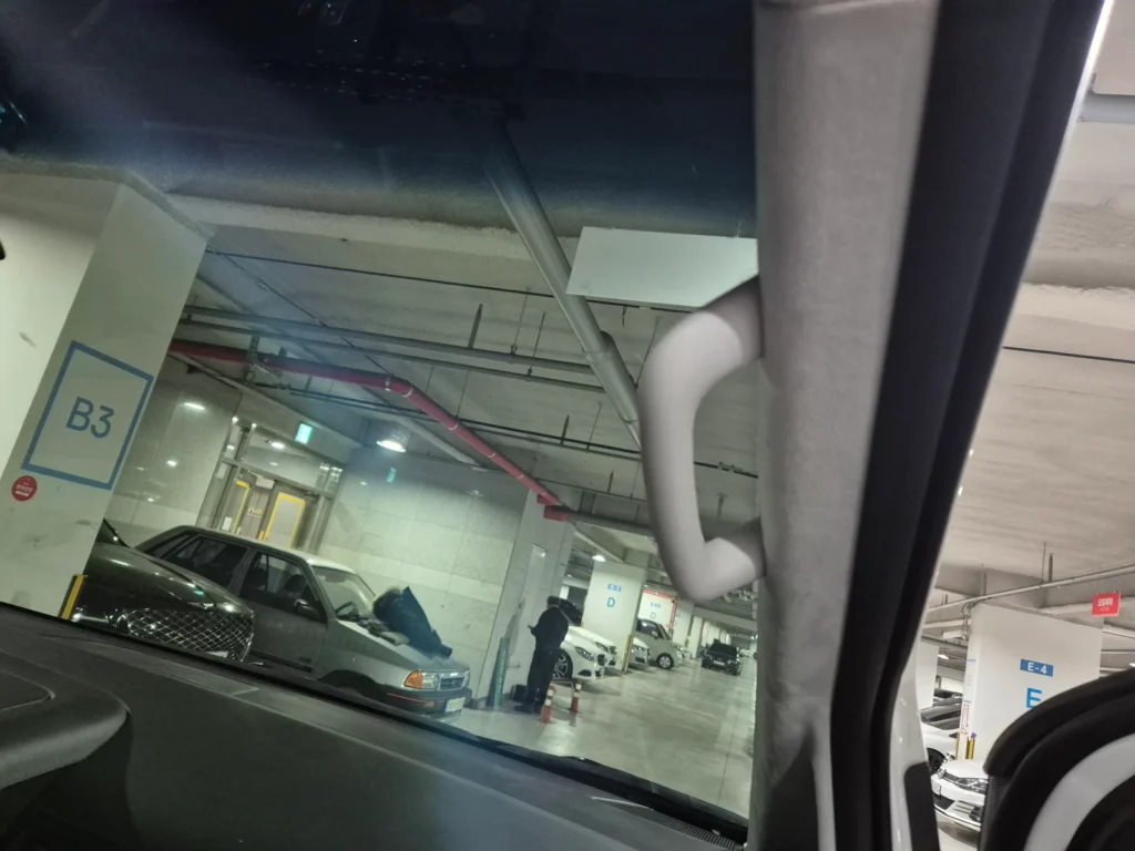 Hyundai Staria 4WD Lounge 9-seater