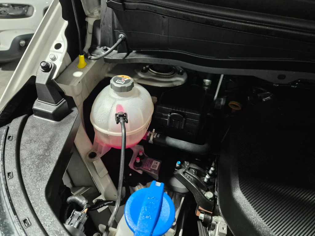 Hyundai Staria 4WD Lounge 9-seater