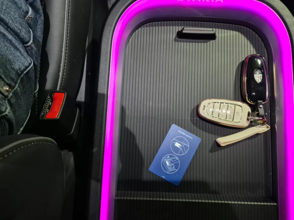 Hyundai Staria 4WD Lounge 9-seater