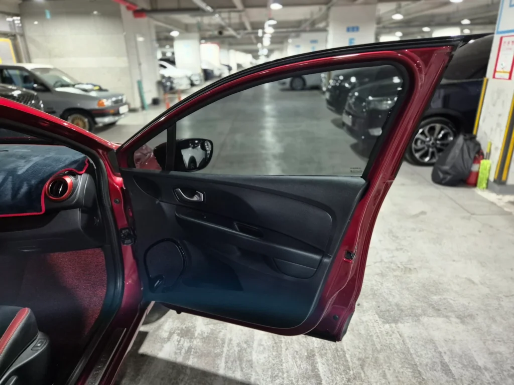 Renault-KoreaSamsung Clio Intens