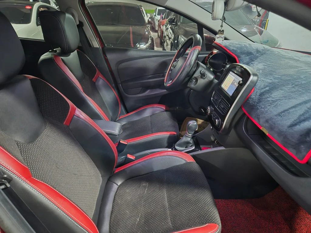 Renault-KoreaSamsung Clio Intens