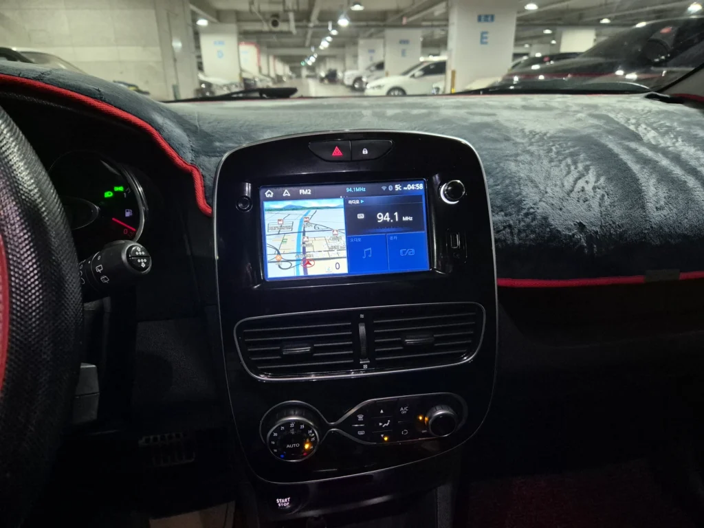 Renault-KoreaSamsung Clio Intens