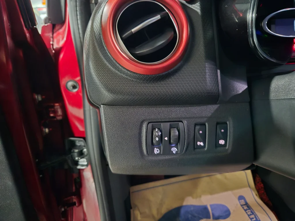 Renault-KoreaSamsung Clio Intens