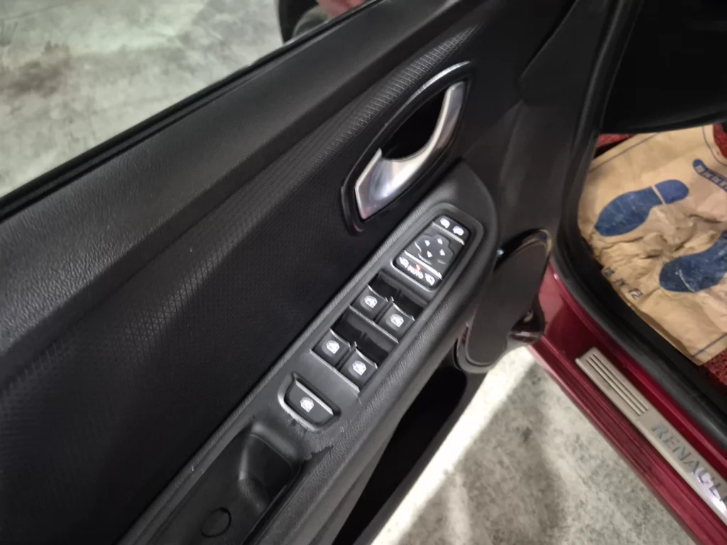 Renault-KoreaSamsung Clio Intens